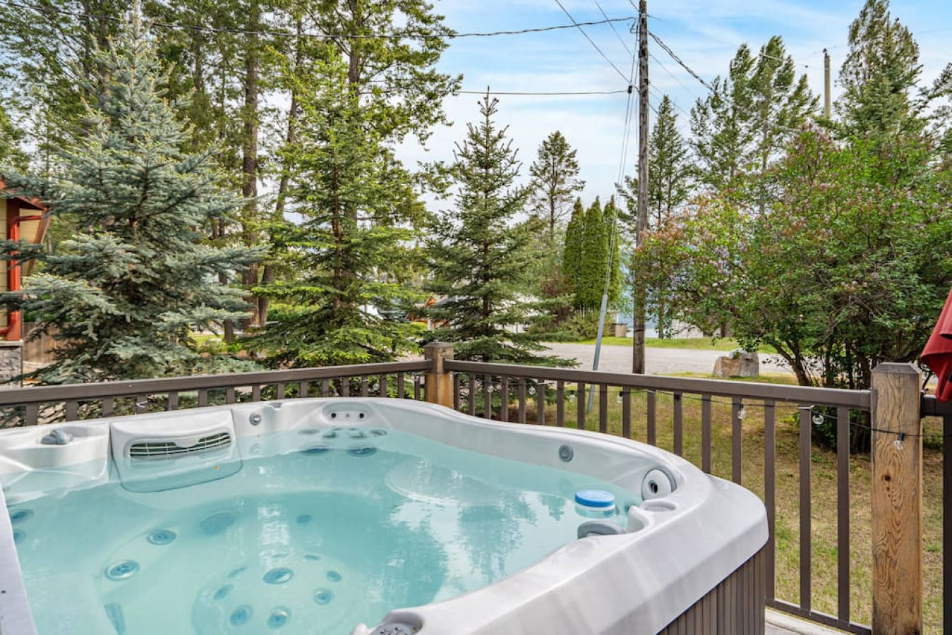 ?The Legacy Cabin? Hot Tub Huge Fenced Yard, Windermere, British