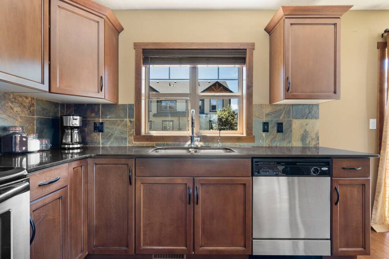 Cedar Corner Central Garage Downtown, Invermere, British Columbia Bed and Breakfasts Inns