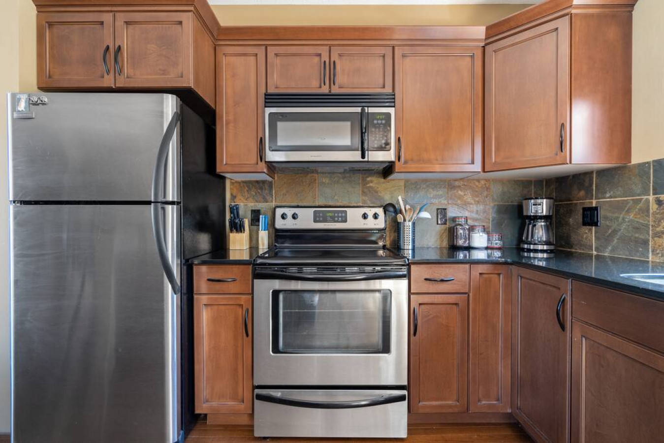 Cedar Corner Central Garage Downtown, Invermere, British Columbia Bed and Breakfasts Inns