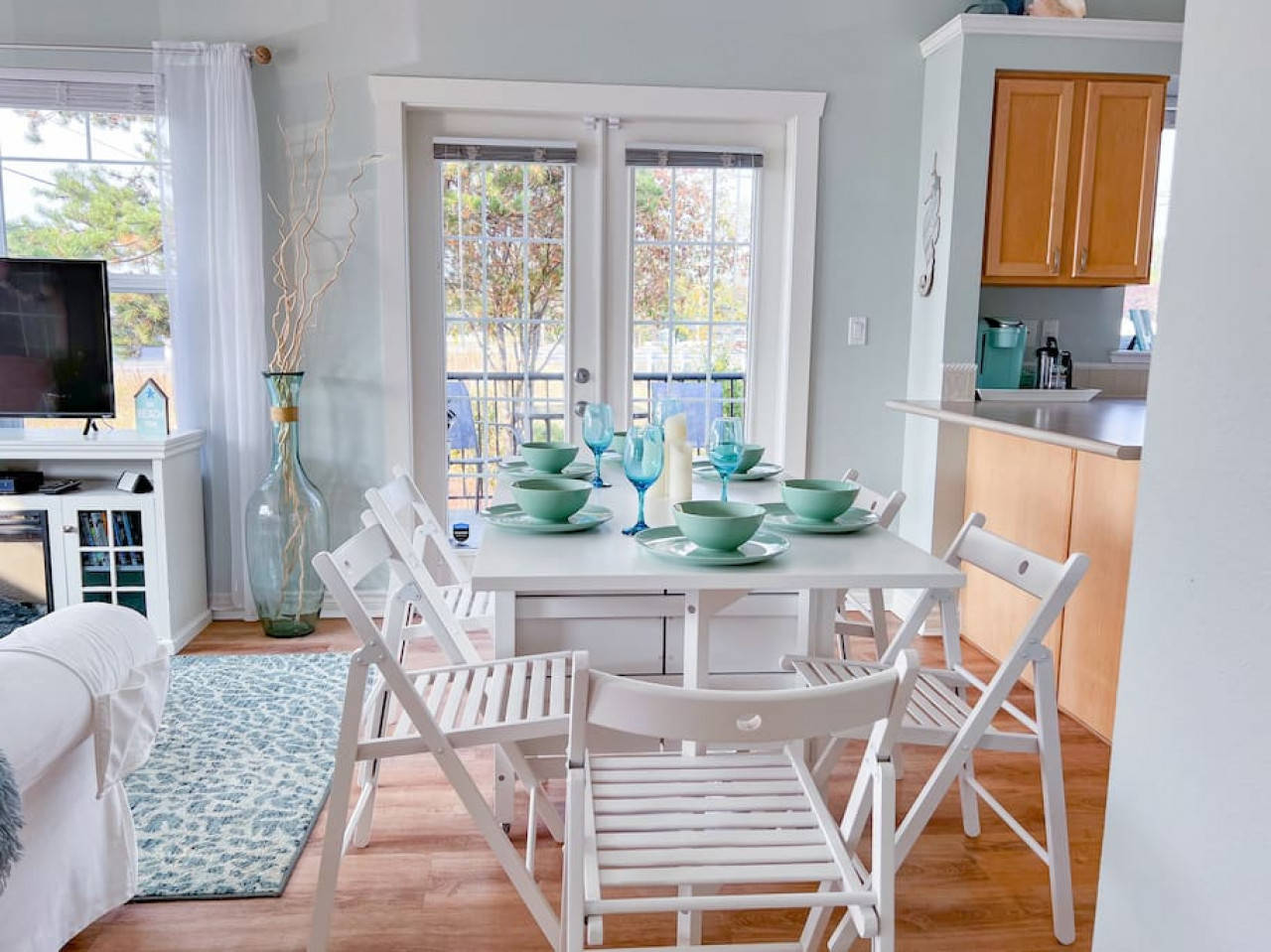 Beautiful & Light across from Beach & Sunsets, Blaine, Washington Bed