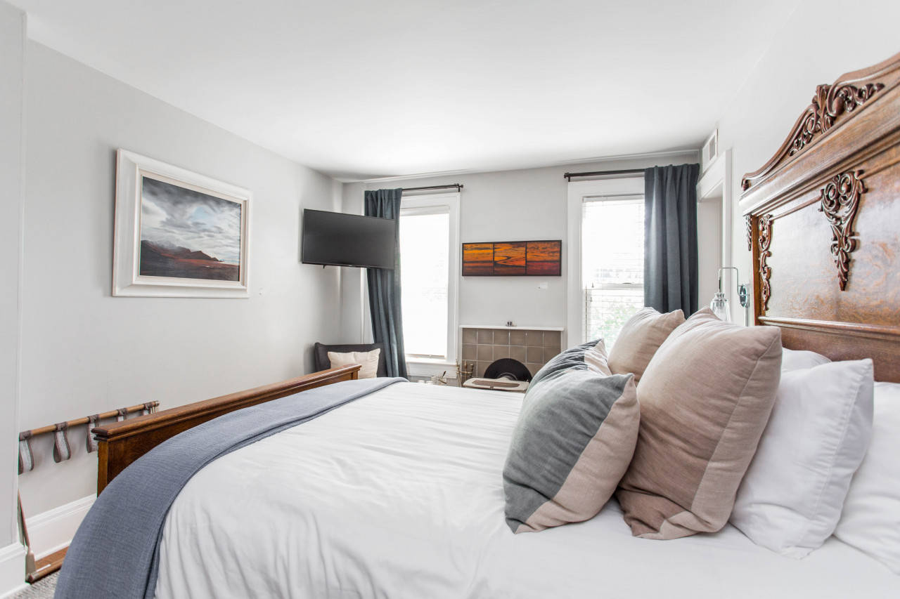 Col. Robert Van Horn at Southmoreland on the Plaza, Kansas City, Missouri Bed and Breakfasts Inns