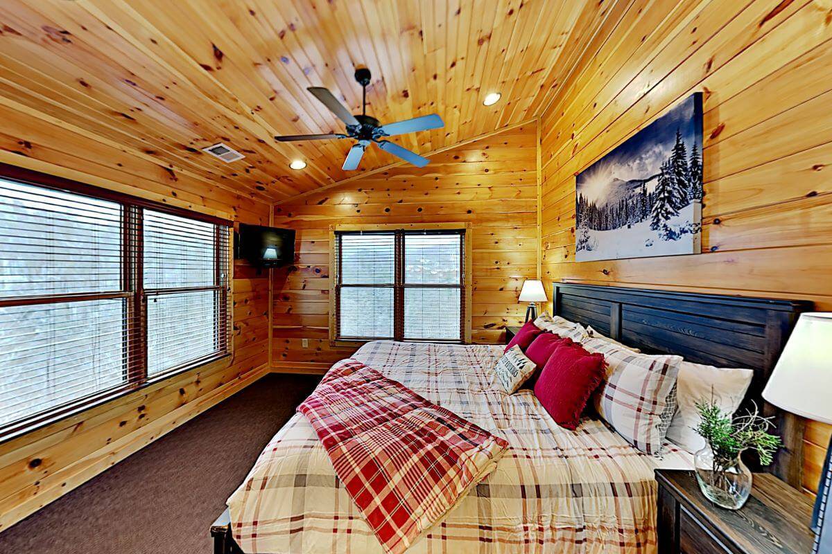 Cypress Lodge, Gatlinburg, Tennessee Bed and Breakfasts Inns