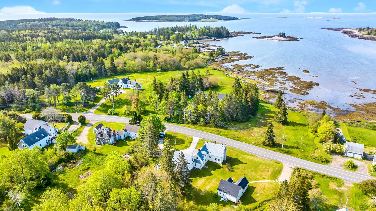 3 Water view units combined for large families, Saint Maine Bed