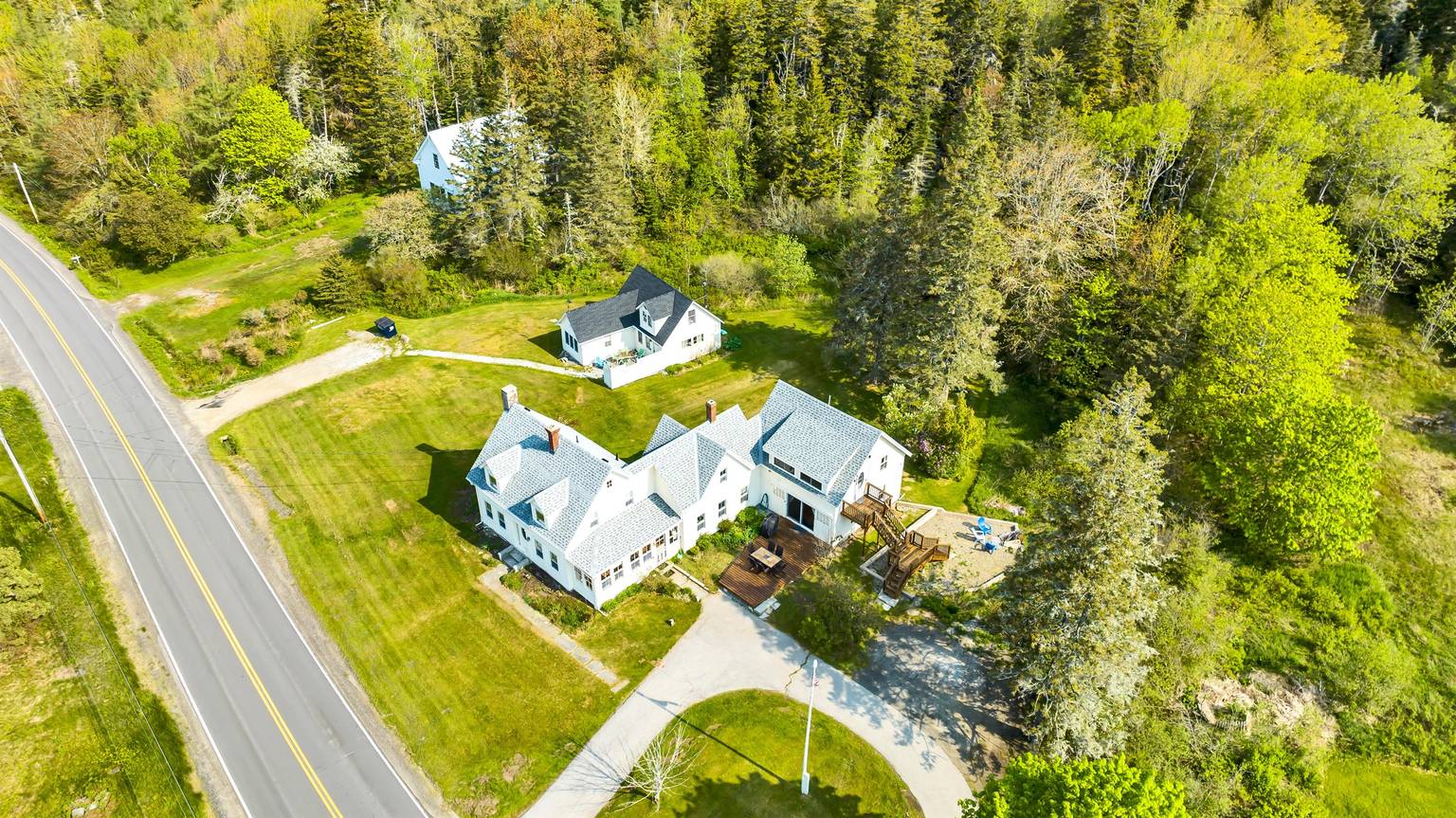 3 Water view units combined for large families, Saint Maine Bed