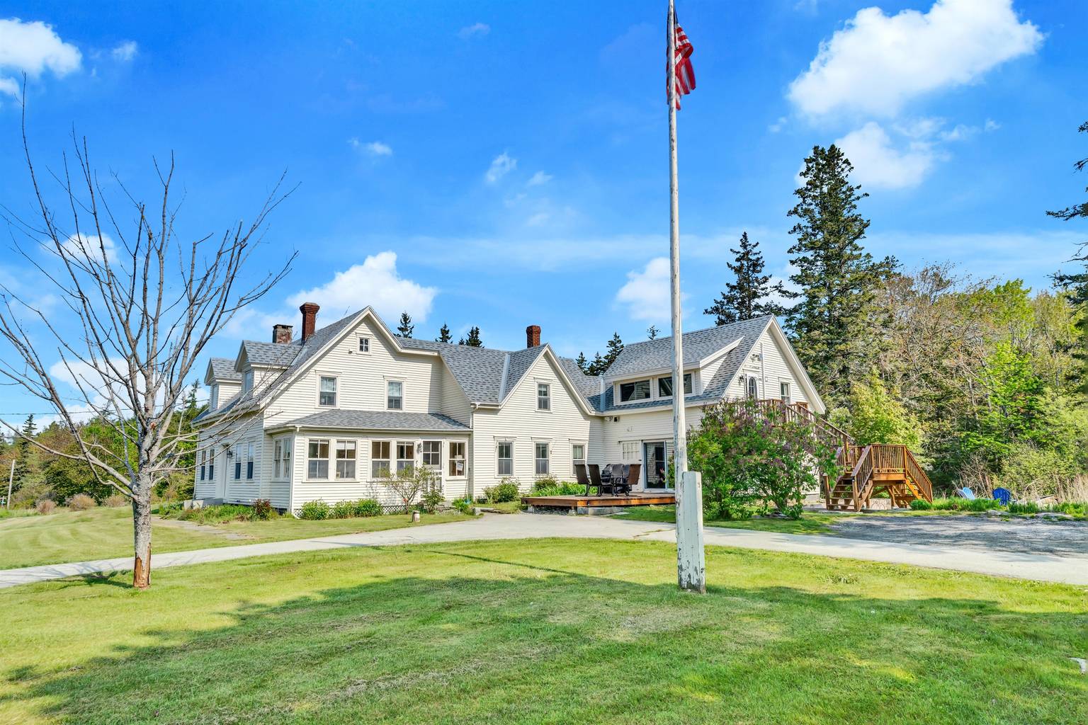 Classic farmhouse with modern amenities on the Coast of Maine, Saint