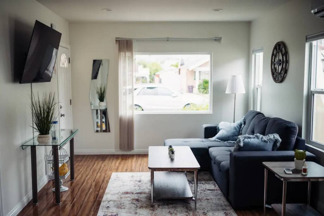 CHARMING 2BEDROOM BUNGALOW HOME IN GLENDALE (p4), Glendale, California