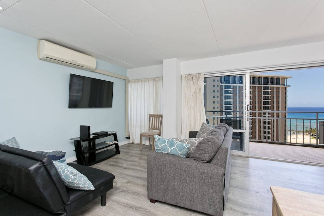 Ilikai Apt 1822 Newly Renovated 2BR/2BA Modern Unit with Stunning