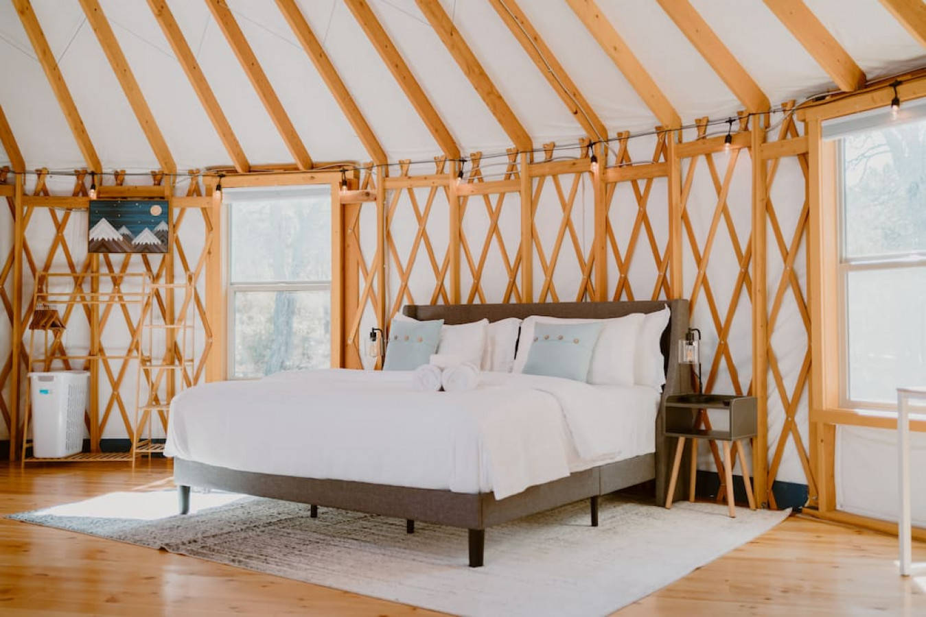 The Yurt · A Luxury Camping Experience, Tijeras, New Mexico Bed and