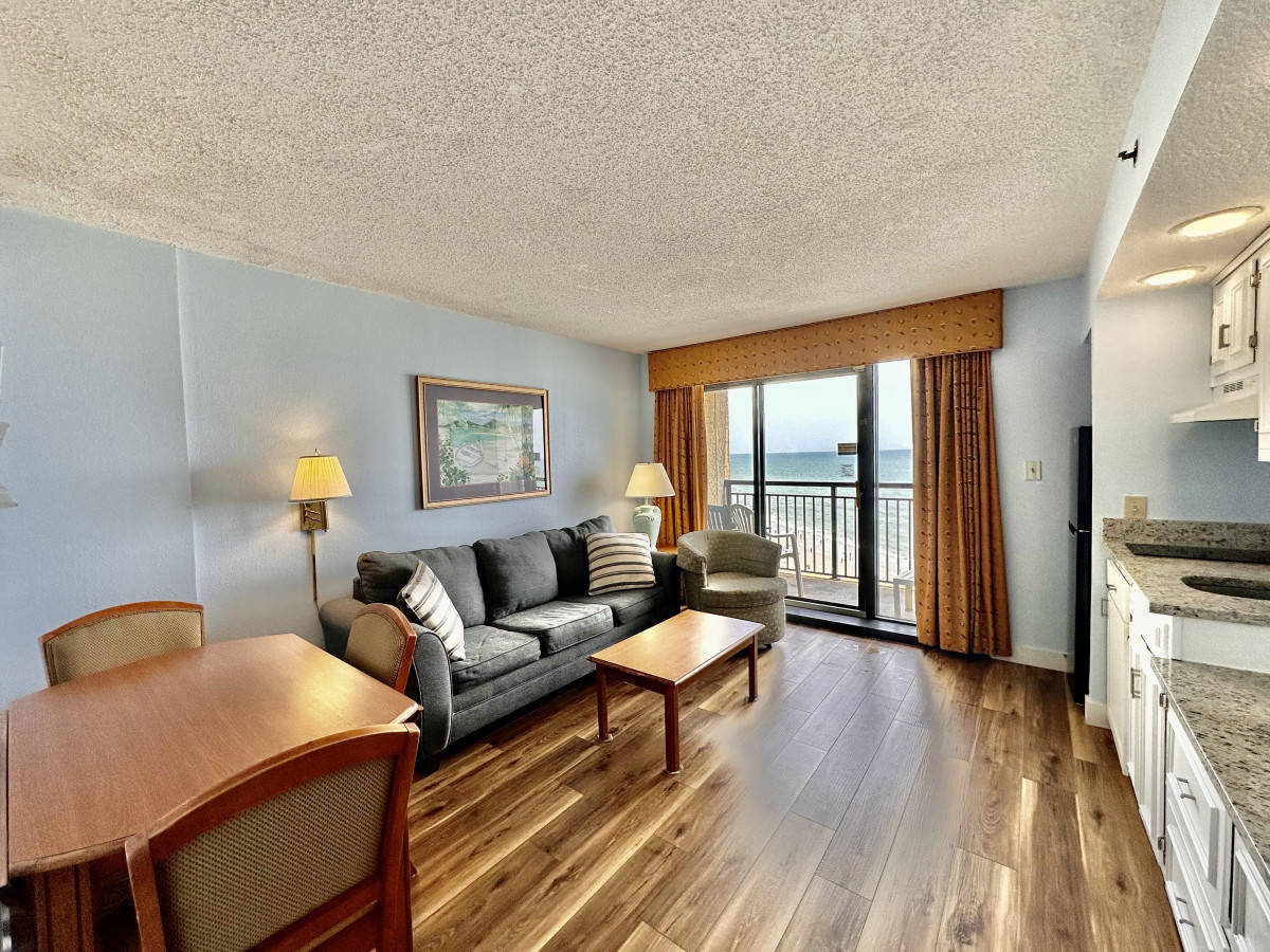 Tropical Resort, Beachfront Condo with amazing oceanfront views!! 1424, North Myrtle Beach