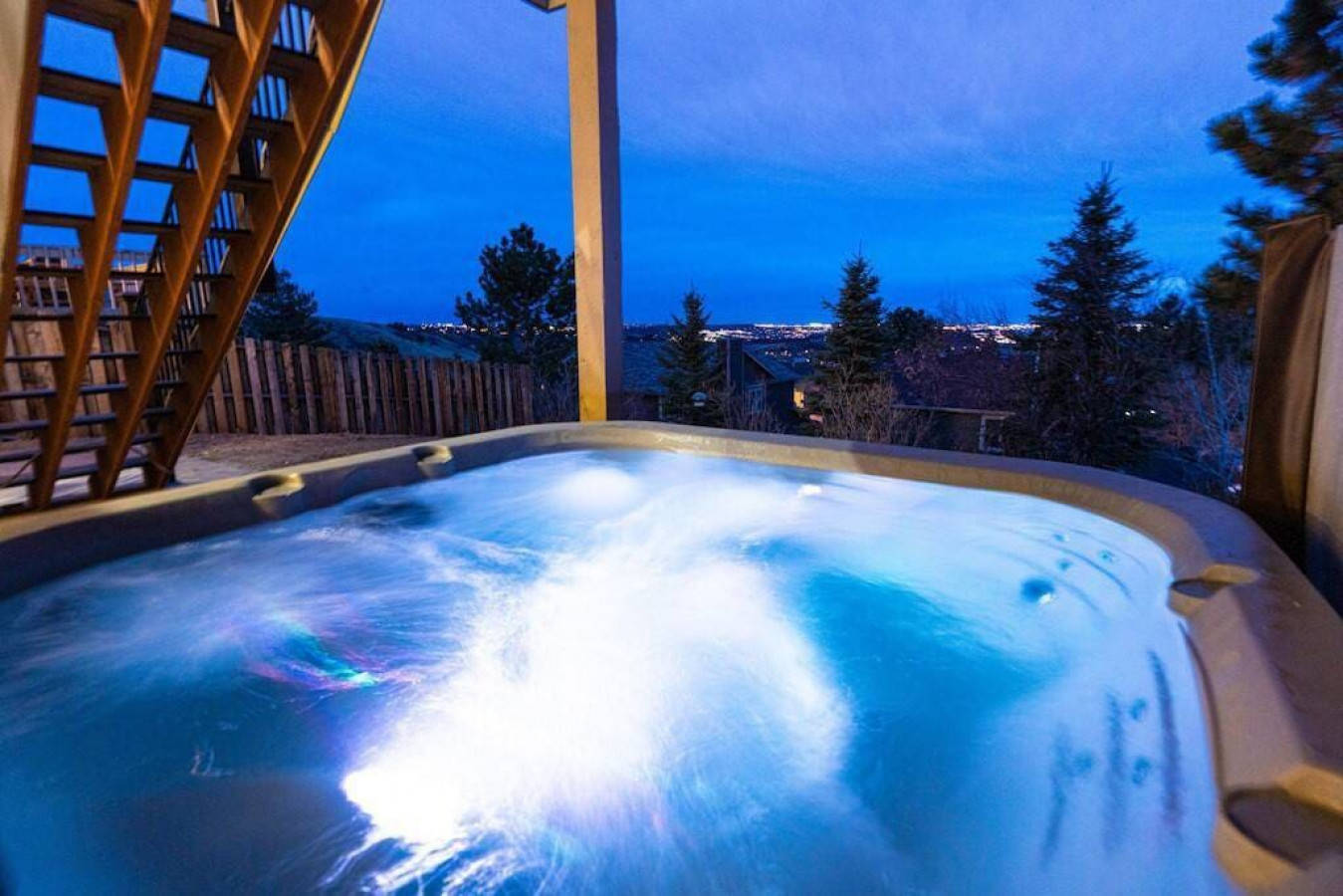 The Vista House · Modern Luxury Home w/ Hot Tub!, Colorado Springs