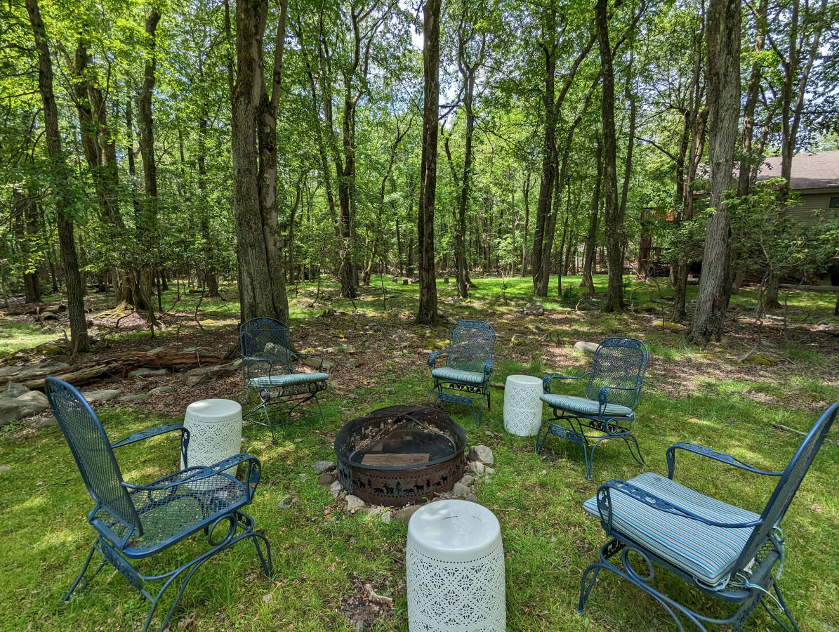 The Chalet on Chalet, Lake Harmony, Pennsylvania Bed and Breakfasts Inns