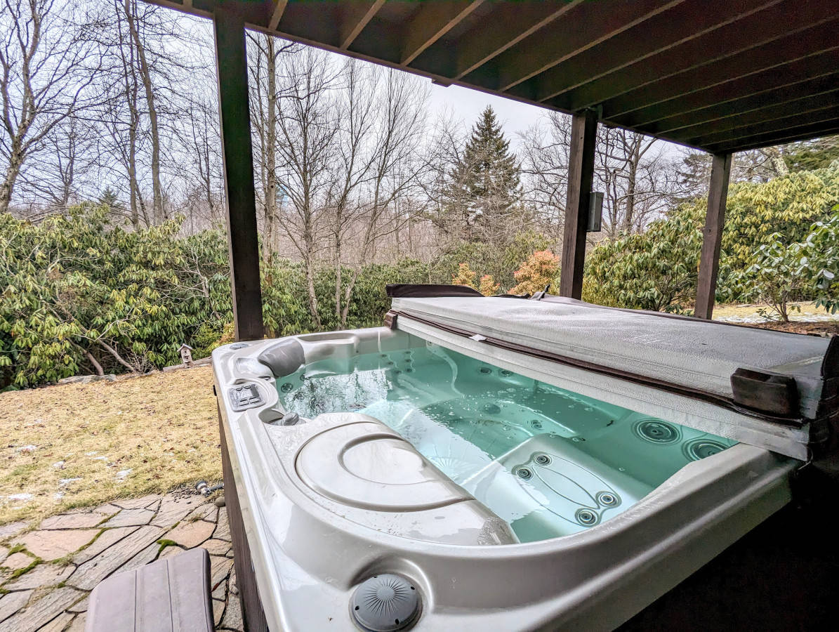 The Nest at Pinecrest, Pocono Pines, Pennsylvania Bed and Breakfasts Inns