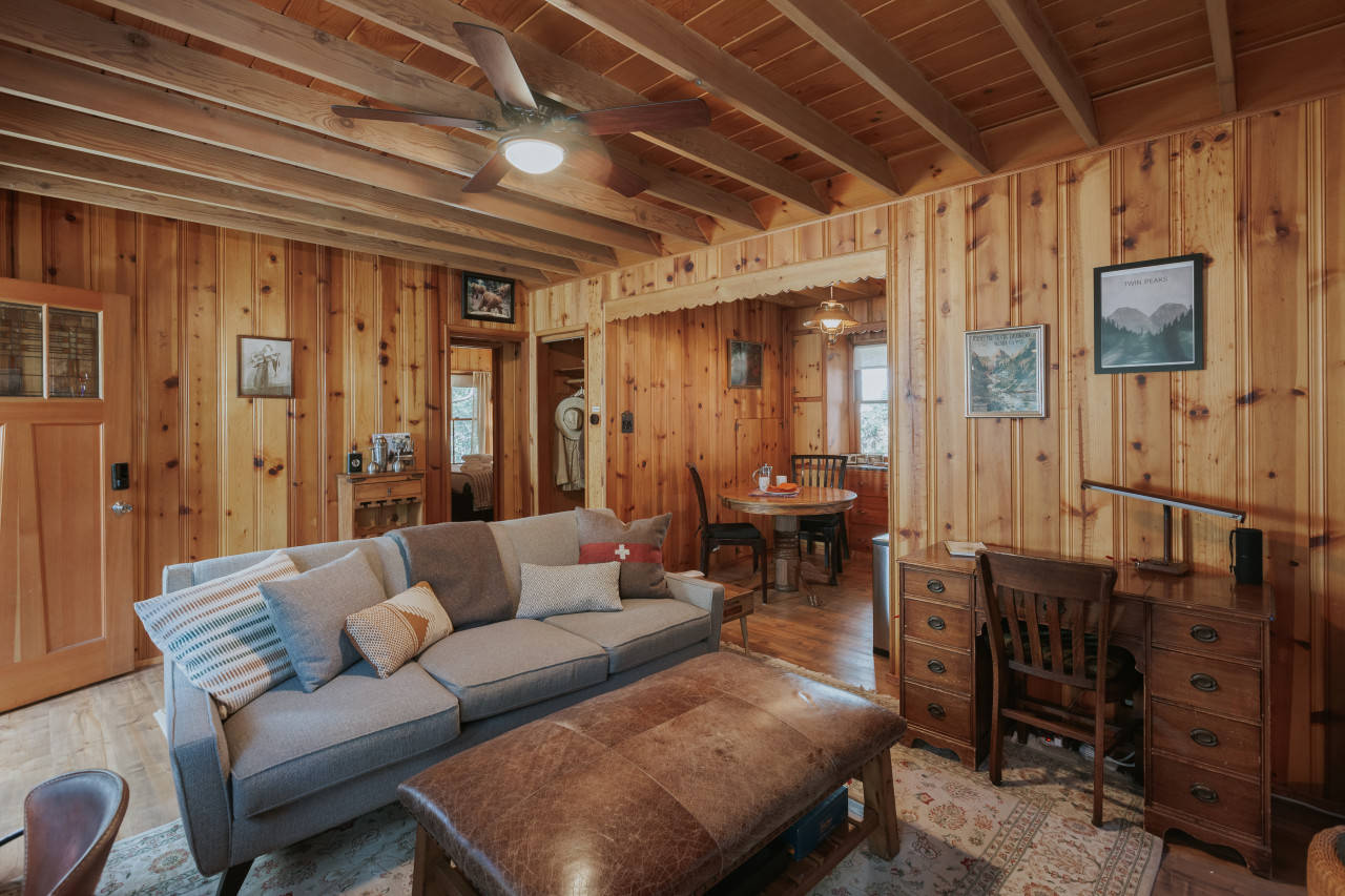 Lake Gregory Knotty Pine Cabin, Crestline, California Bed and Breakfasts Inns