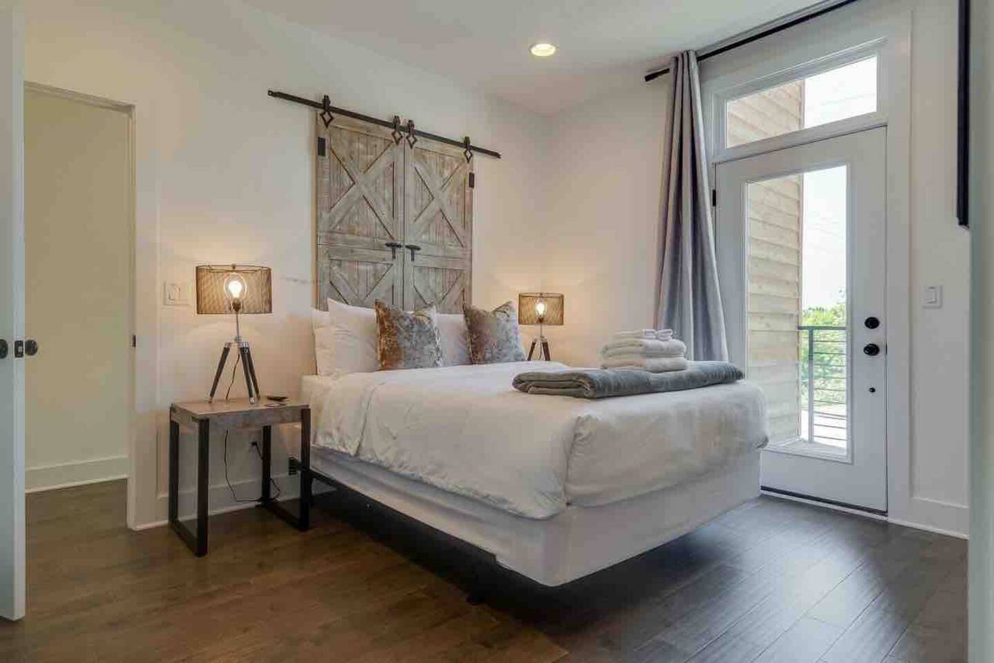 Dolly's Guest House, Nashville, Tennessee Bed and Breakfasts Inns