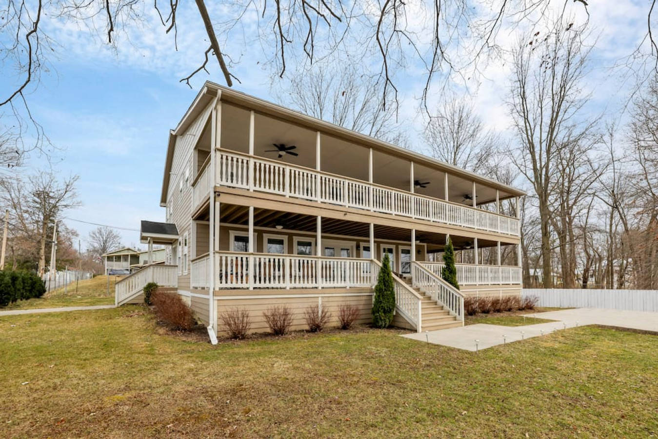 Buckeye Lake Colonial on Crane, Buckeye Lake, Ohio Bed and Breakfasts Inns