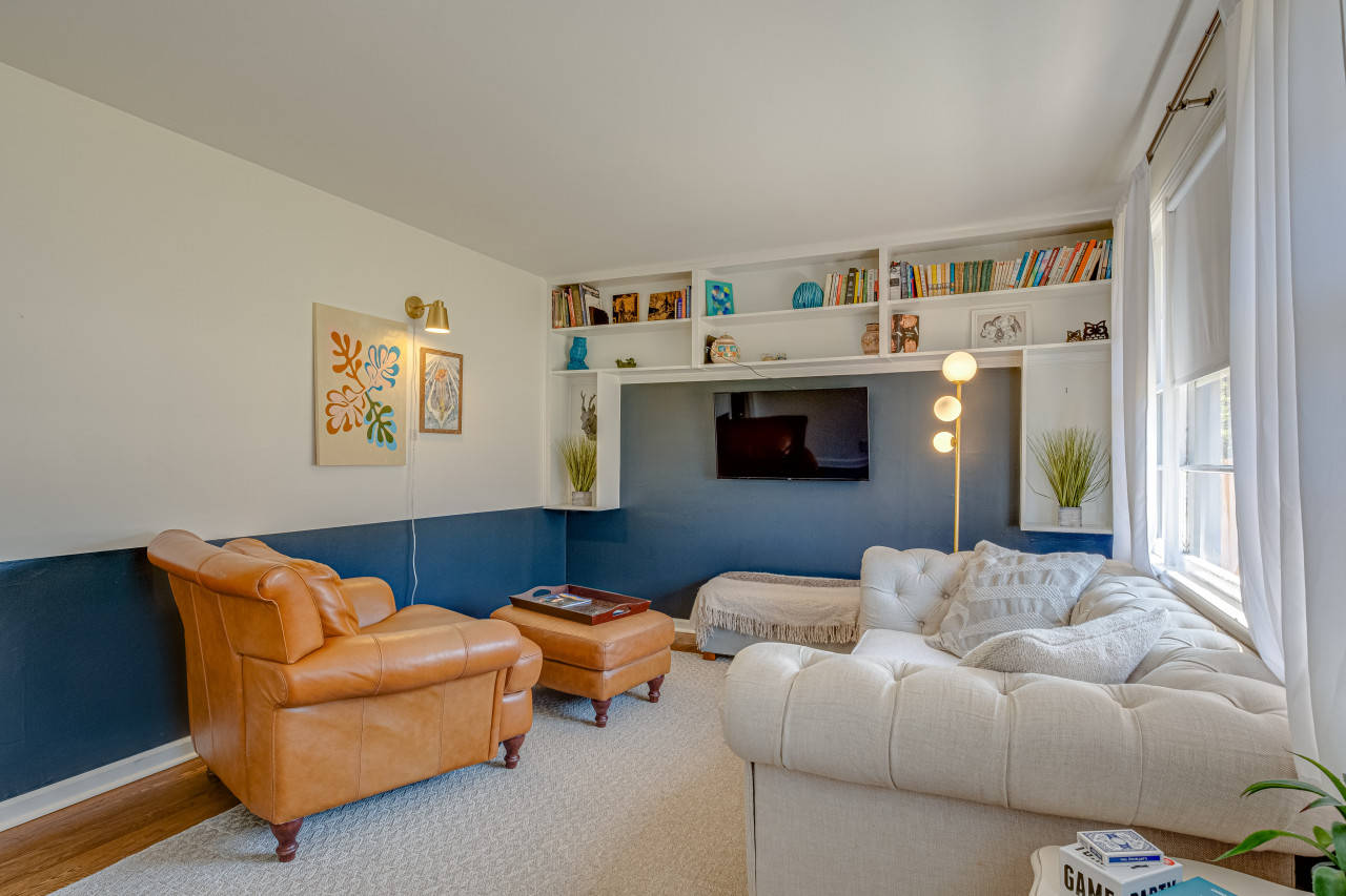 The Titan Pet Friendly Bungalow with Firepit, Nashville, Tennessee