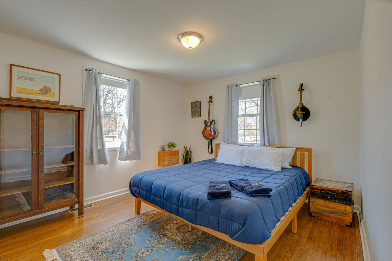 The Titan Pet Friendly Bungalow with Firepit, Nashville, Tennessee