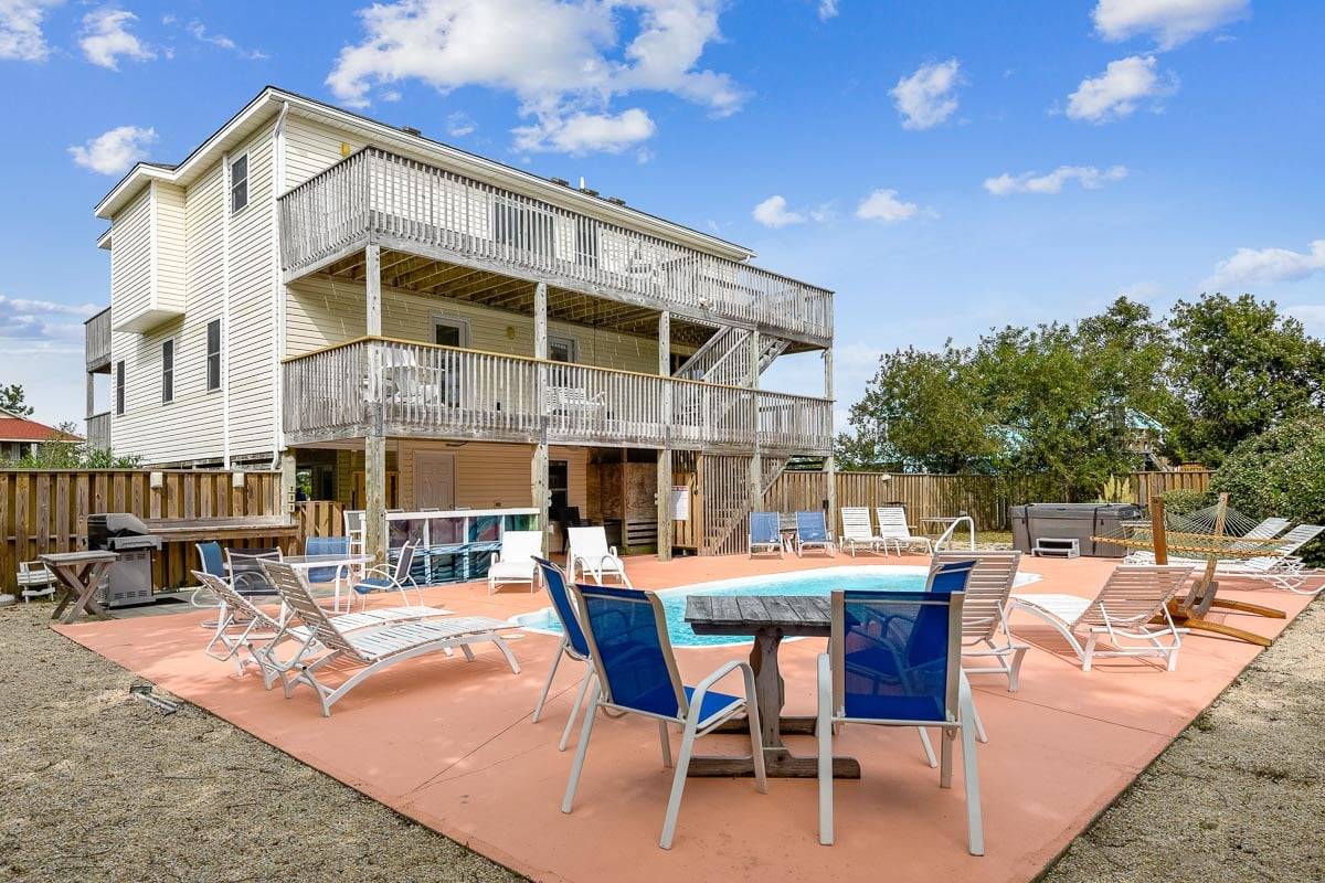 Kitty Hawk North Carolina Bed and Breakfast Inn 0375 CHIPWRECKED