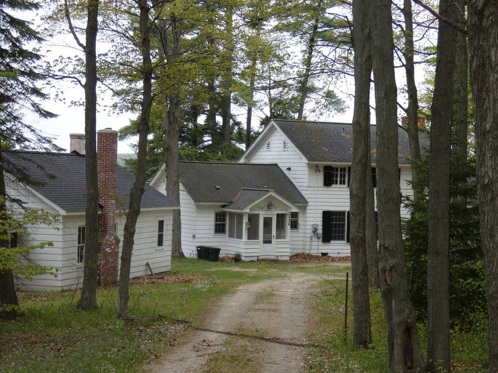 Classic Lake Cottage on Torch Lake, Alden, Michigan Bed and Breakfasts Inns