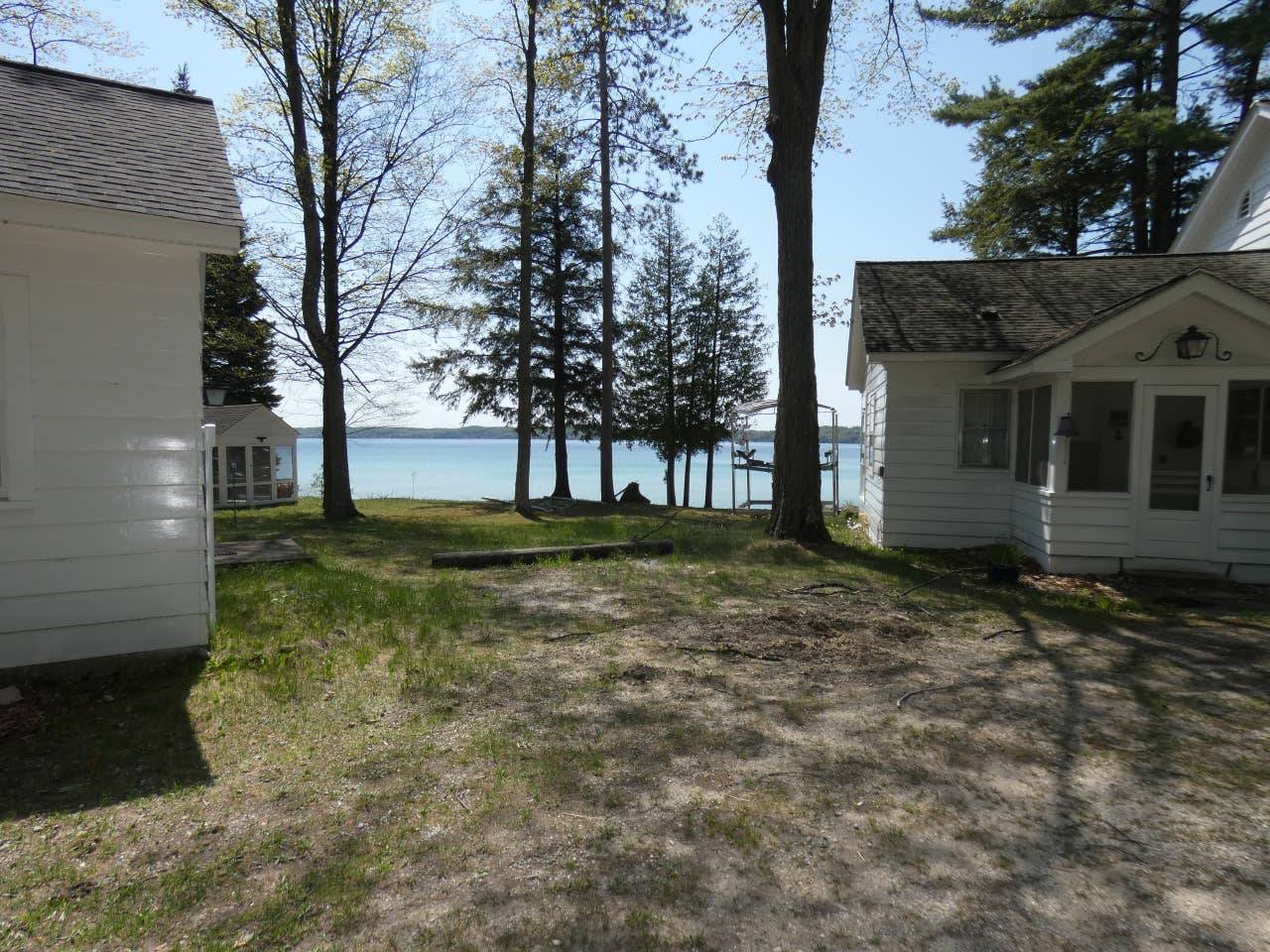 Lake Cottage on Torch Lake, Alden, Michigan Bed and Breakfasts Inns