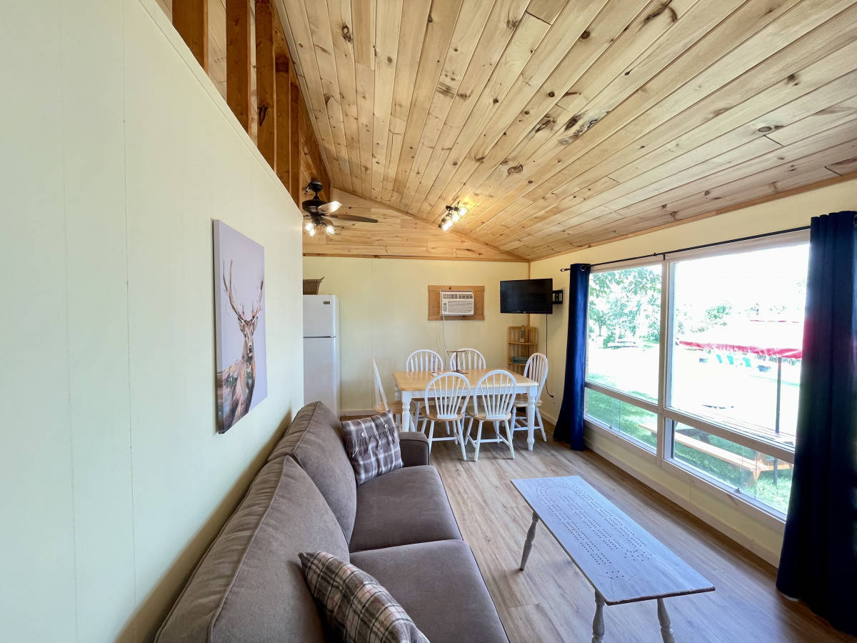 Cottage 2 Catch More Resort, Campbellford, Ontario Bed and