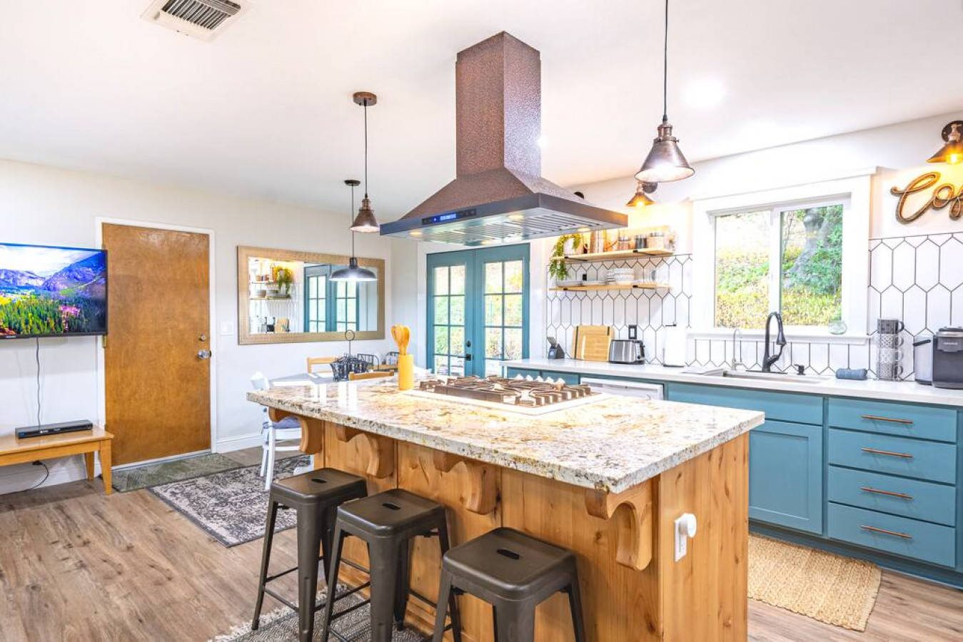 Boho Chic Cottage · Bohemian Chic, 3 Bedroom cottage near Yosemite