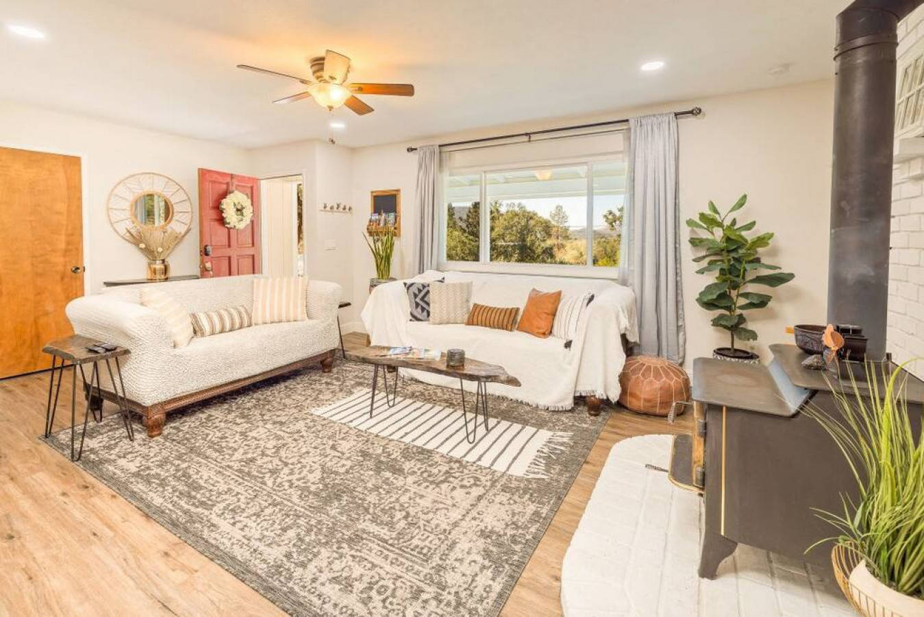 Boho Chic Cottage · Bohemian Chic, 3 Bedroom cottage near Yosemite