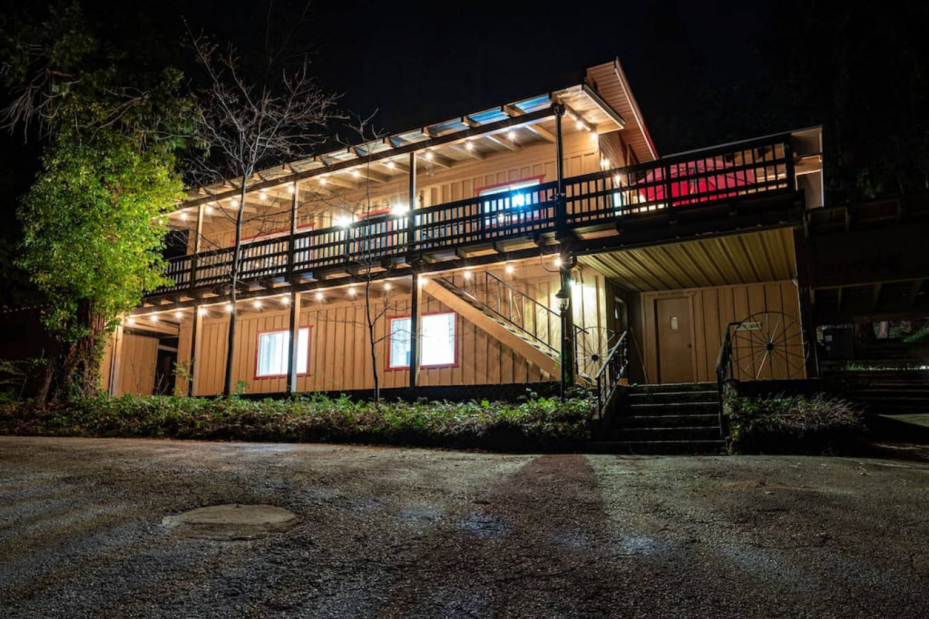 Yosemite Vintage Villa with Hot tub, Pool Table, Oakhurst, California