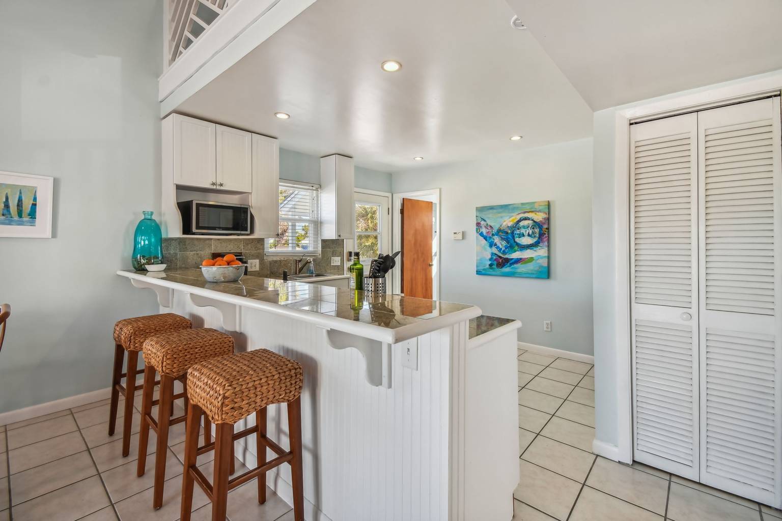 Tropical Island Getaway Monthly Beach Rental, Clearwater, Florida Bed