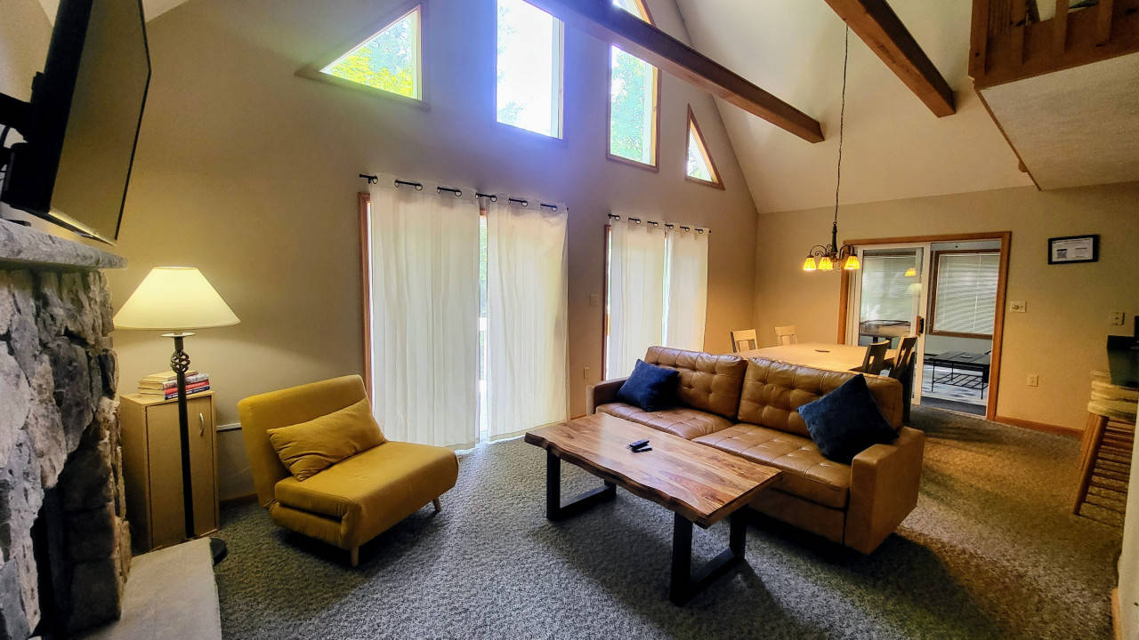 The Camelot Chalet, Blakeslee, Pennsylvania Bed and Breakfasts Inns