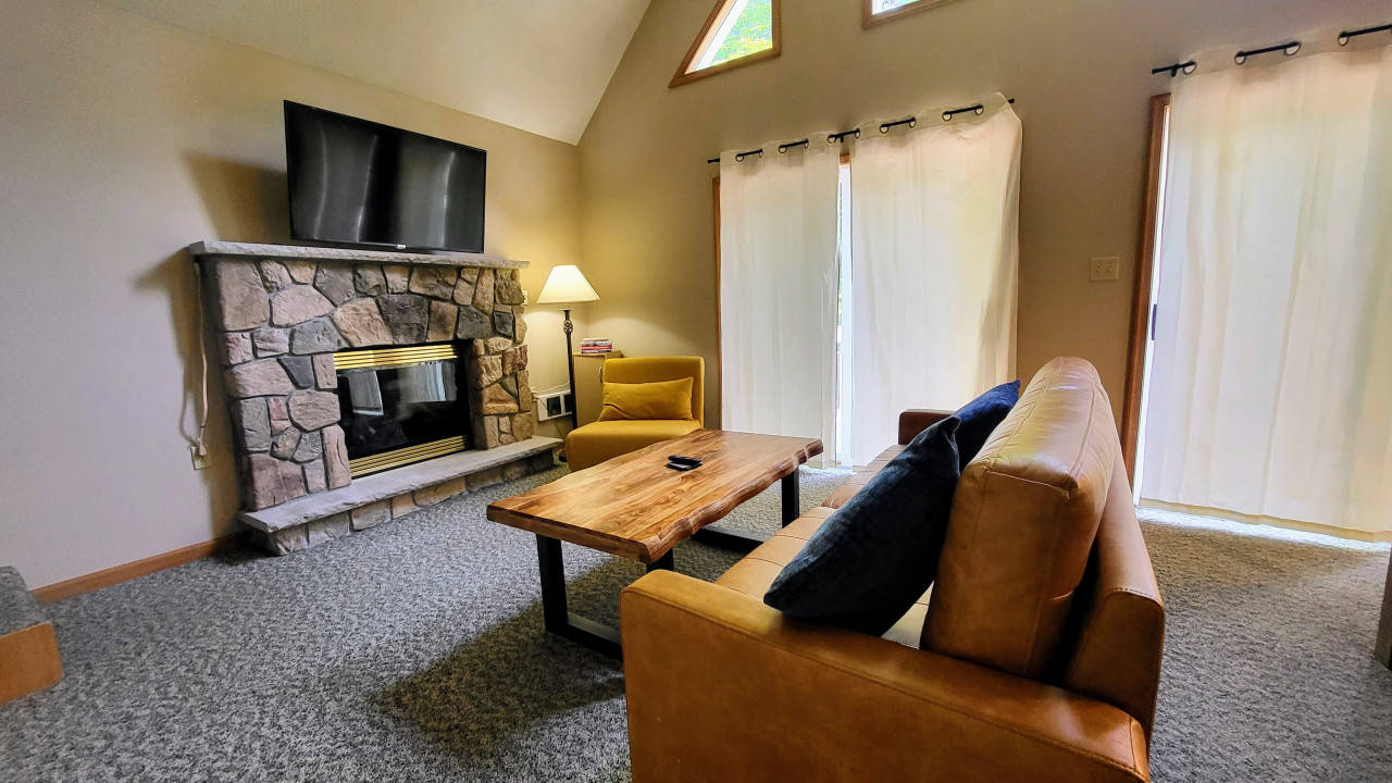 The Camelot Chalet, Blakeslee, Pennsylvania Bed and Breakfasts Inns