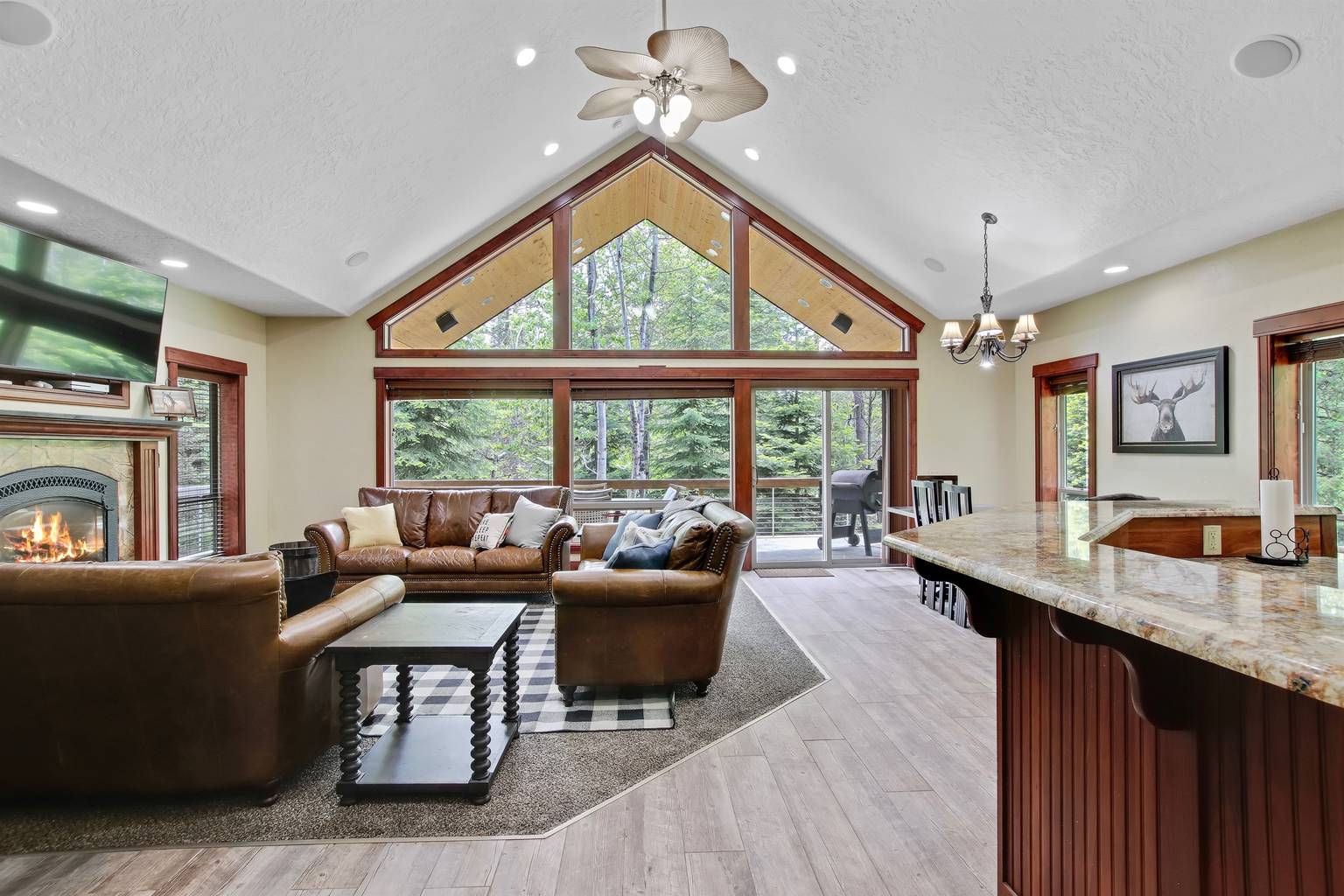 Magic Cabin in McCall Idaho With Hot Tub and Views, McCall, Idaho Bed