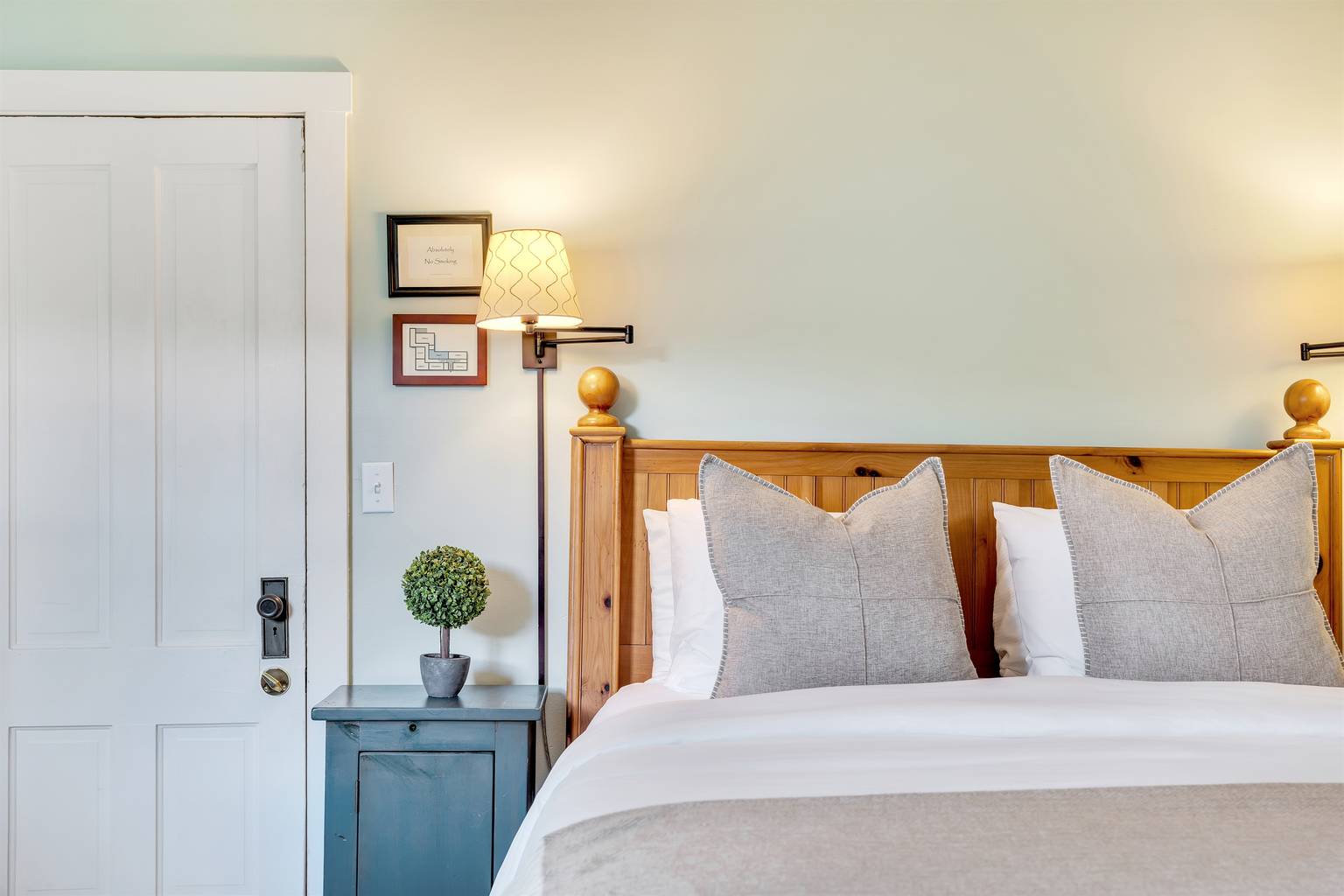 Mae Charming Queen Suite, Mendon, Vermont Bed and Breakfasts Inns