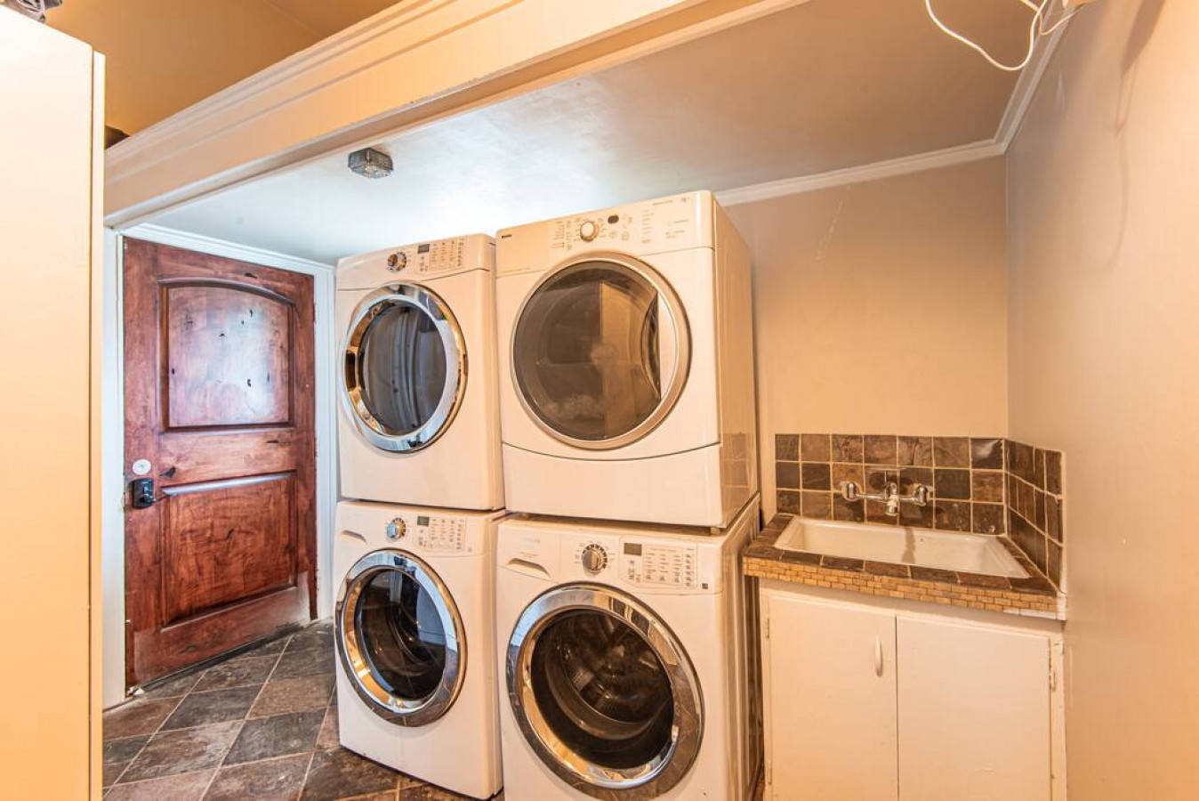 Compact Convenience Studio Bsmt Apartment, Ogden, UT Bed and Breakfasts