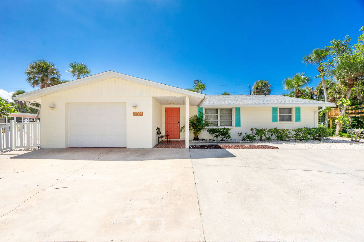 3020A N. Beach Rd, Englewood, Florida Bed and Breakfasts Inns