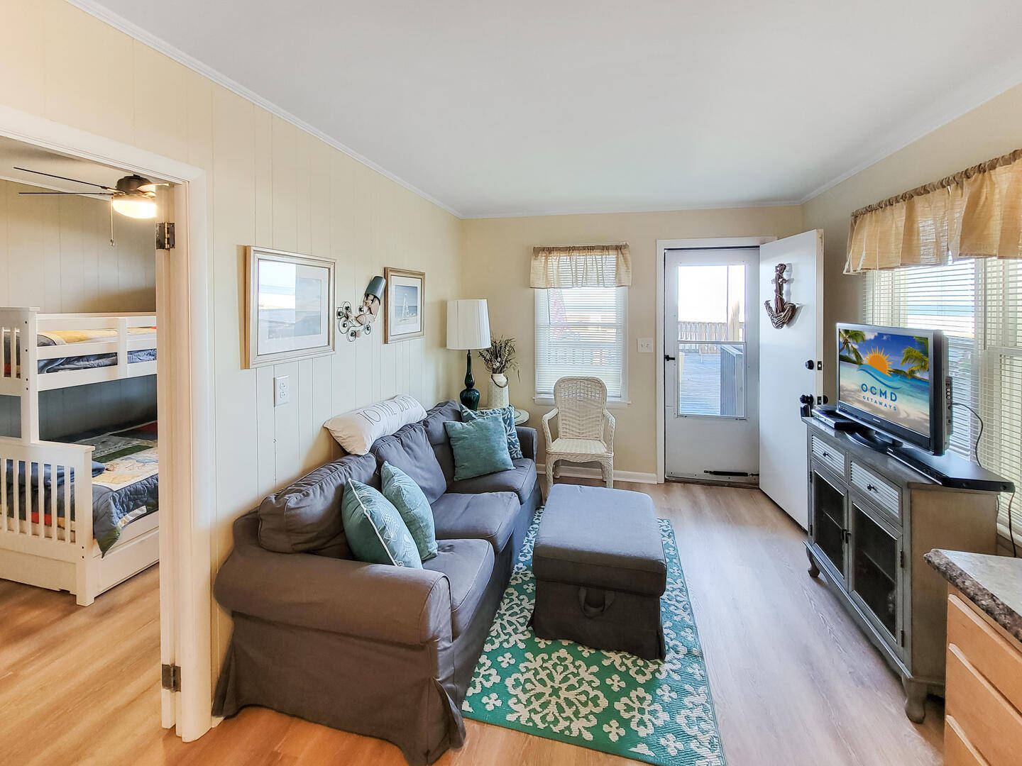 Oceanfront ground level condo on the boardwalk!, Ocean City, MD Bed and