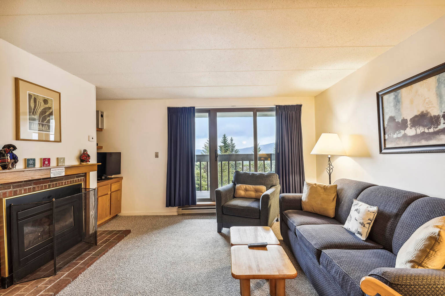 Pinnacle A11 Wonderful condo located at the base of Killington with a