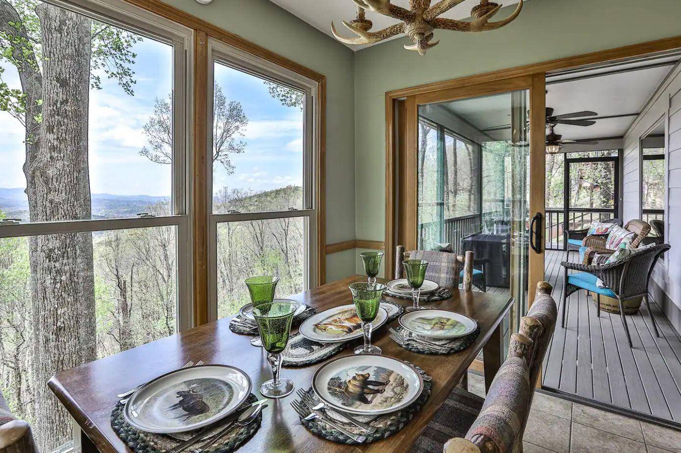 Dancing Bear has an magnificent view of the North GA Mountains, plus a hot tub and large