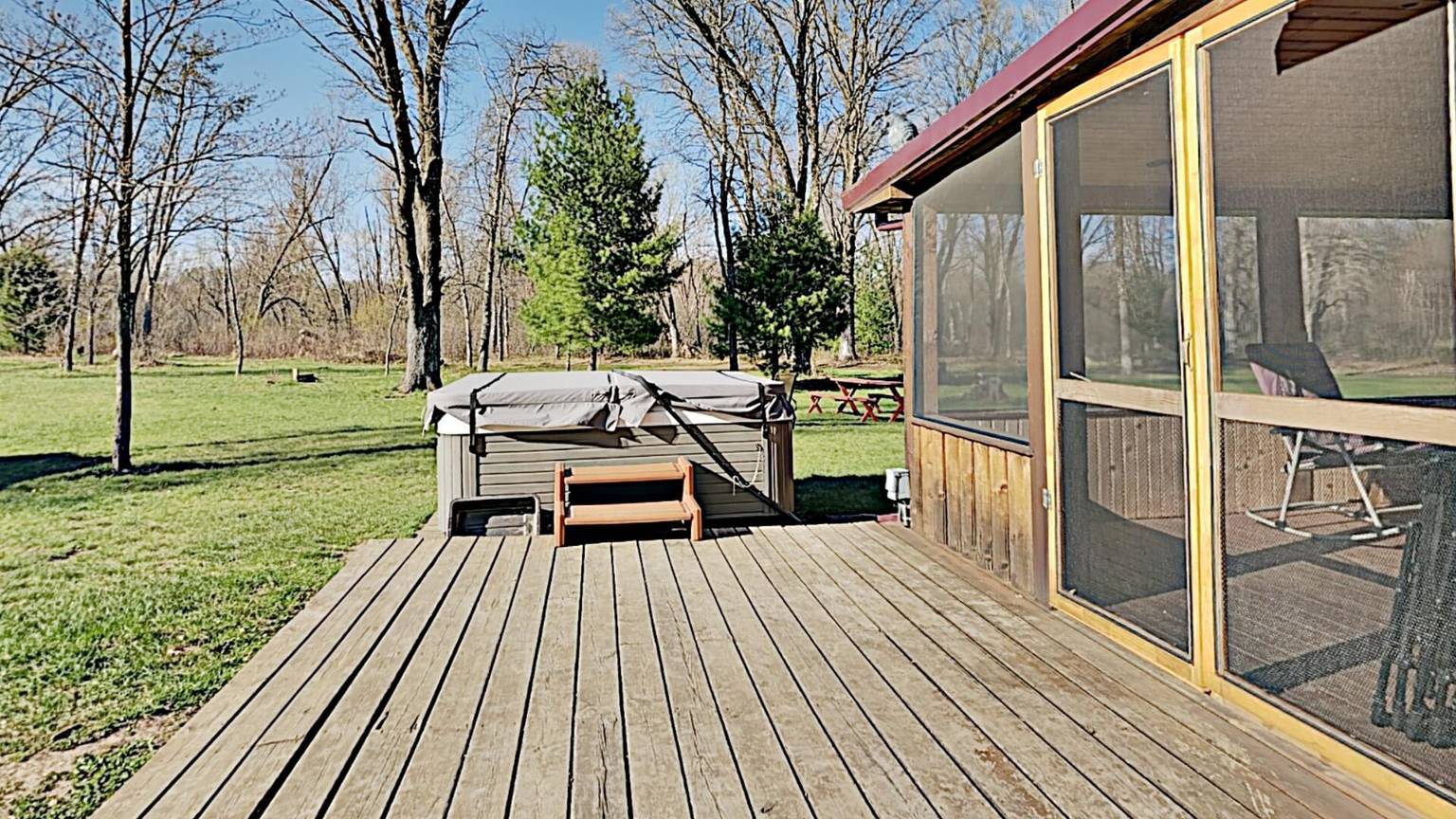 Northwoods Getaway Private swimming pond, hot tub, & 70 acres of woods