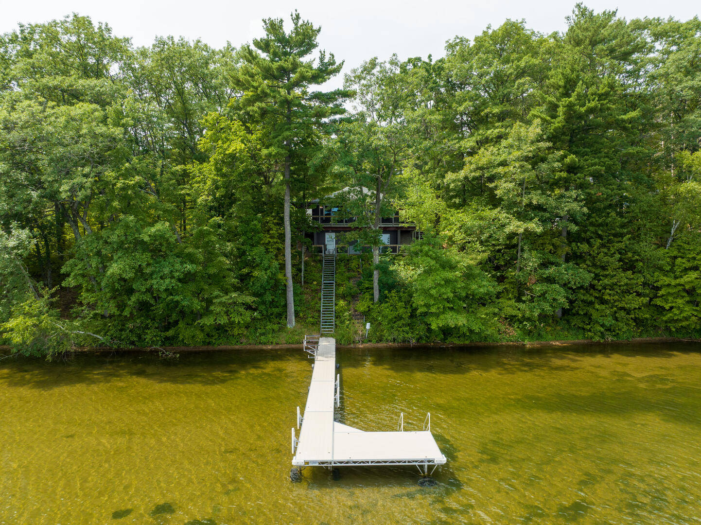 Hillside Hideaway Breathtaking Sunsets and Family Bliss on Lac Courte