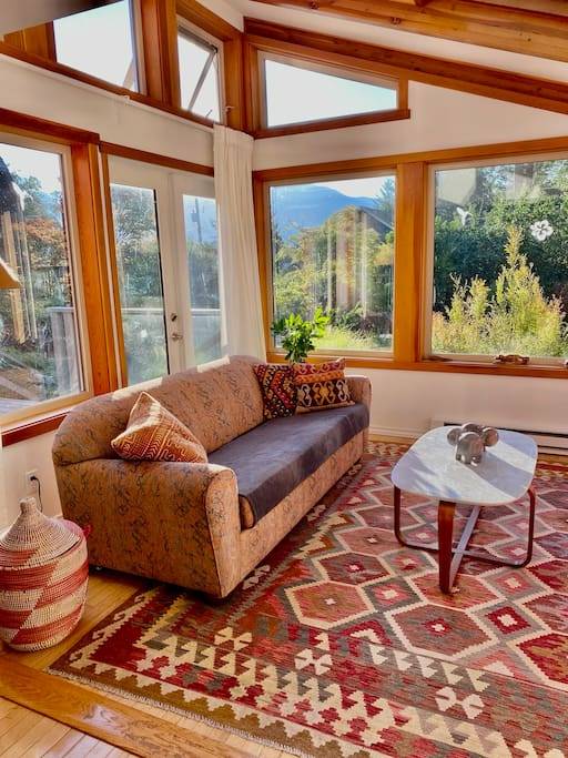 MidMod Cozy Cabin In Snug Cove, Bowen Island, British Columbia Bed and Breakfasts Inns