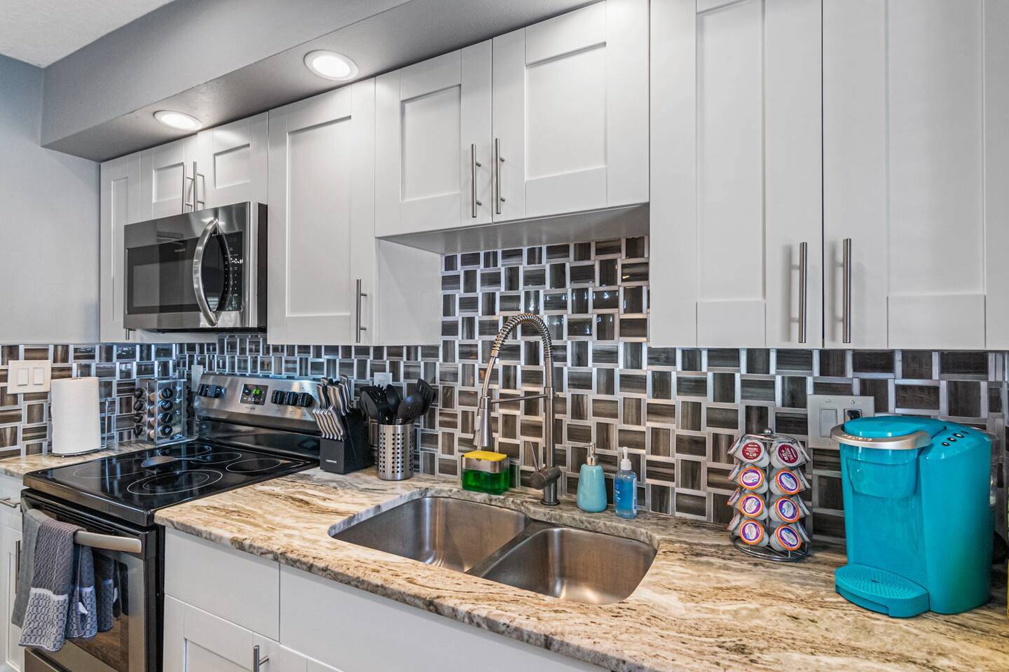 Heated Pool House Near Gulf Beaches!, Pinellas Park, FL Bed