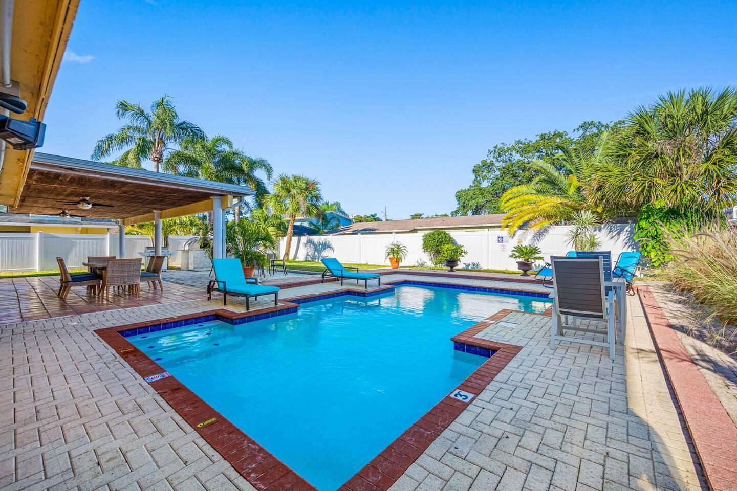 Luxury Heated Salt Pool House in Perfect Location!, Tampa, FL Bed and Breakfasts Inns