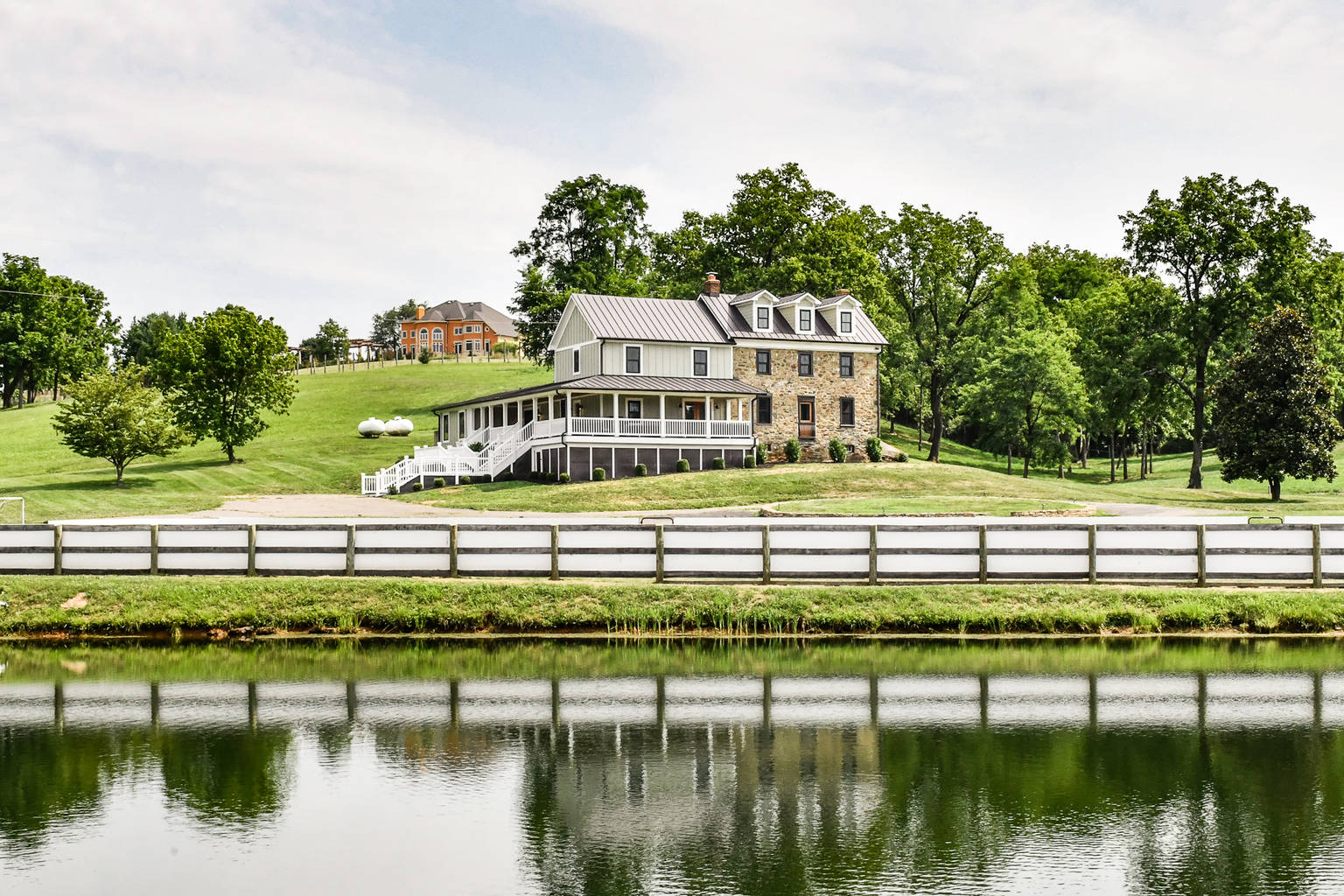 Trinity Farm Estate, Paeonian Springs, Virginia Bed and Breakfasts Inns