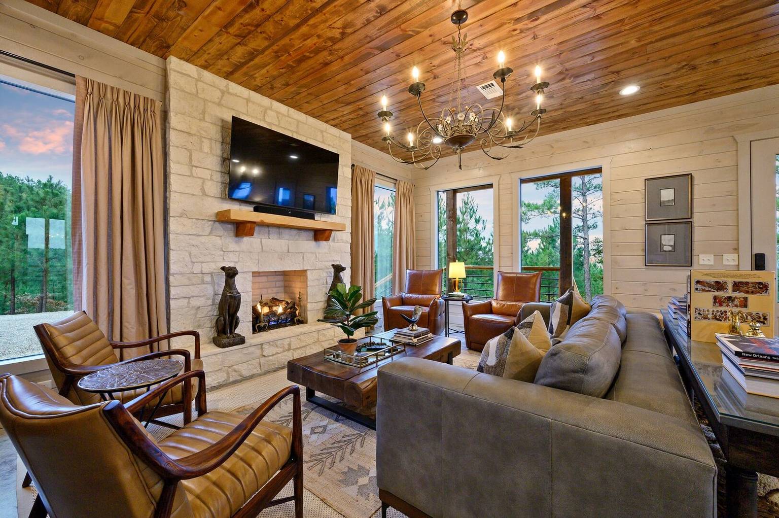 The Overlook at Carter Mountain West, Broken Bow, Oklahoma Bed and