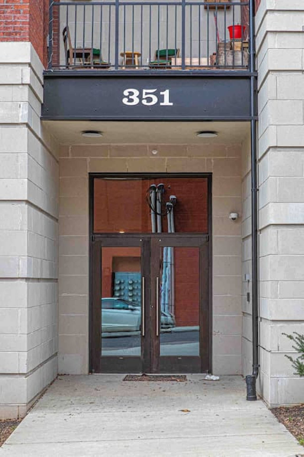 Luxury Corner Condo Walk to Old City, Knoxville, TN Bed and