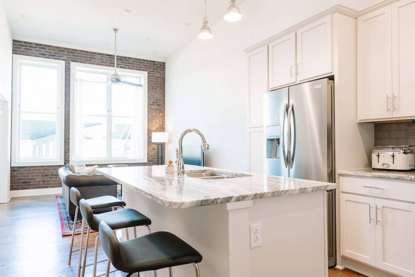 Bright & Airy Loft with Peloton Bike , Knoxville, TN Bed and Breakfasts