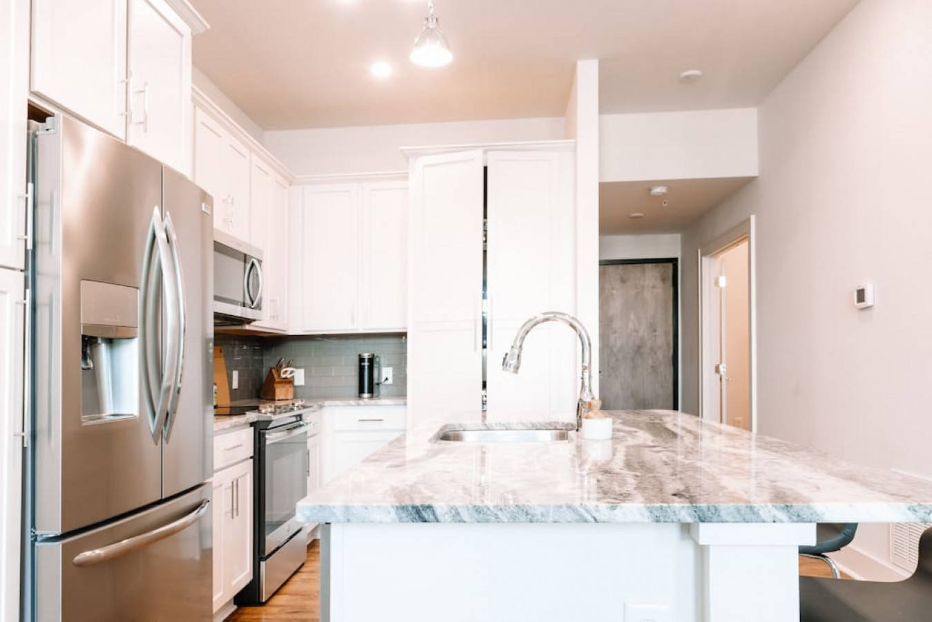 Bright & Airy Loft with Peloton Bike , Knoxville, TN Bed and Breakfasts