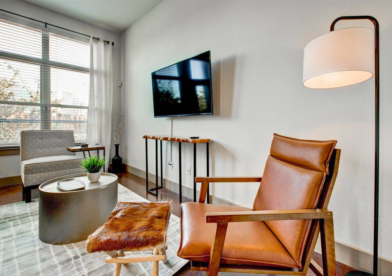 1 Bedroom Deep Ellum King Parking WiFi, Dallas, TX Bed and