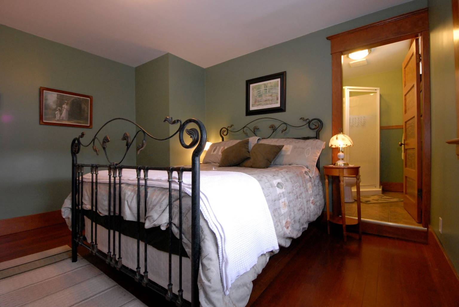 The Phoenix House B&B, Stettler, Alberta Bed and Breakfasts Inns